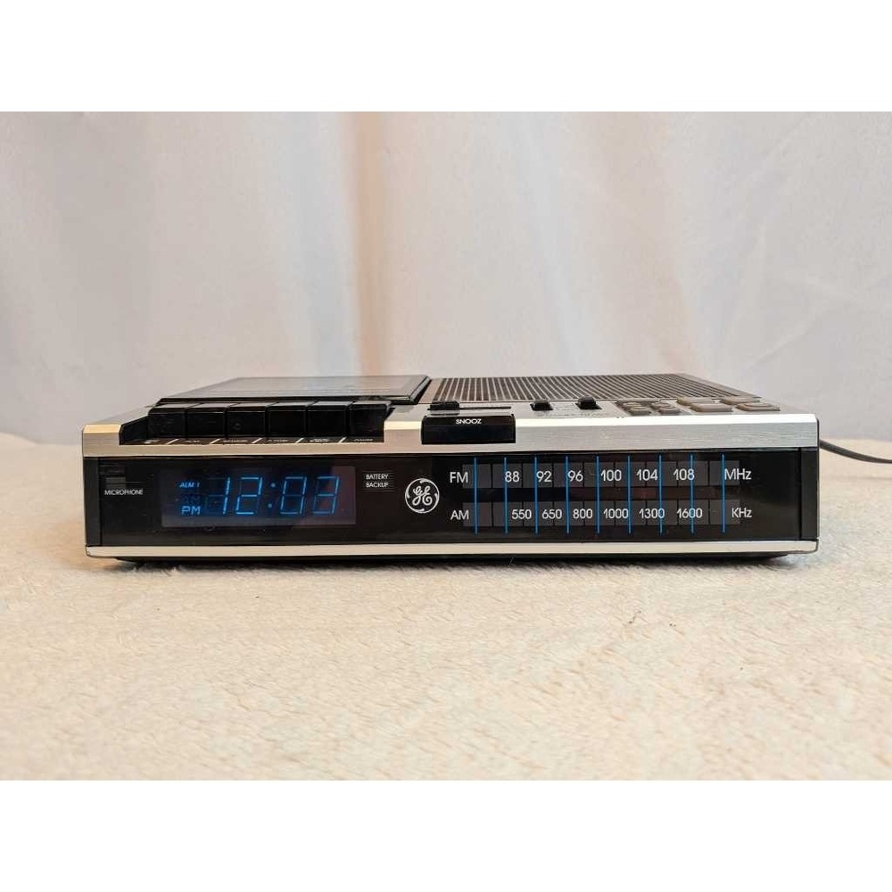 Vintage GE FM AM Clock Radio Cassette Recorder Wood Grain Digital Display